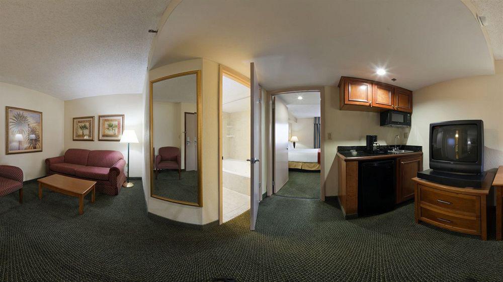 Holiday Inn Express Hotel & Suites Miami - Hialeah By Ihg Ngoại thất bức ảnh