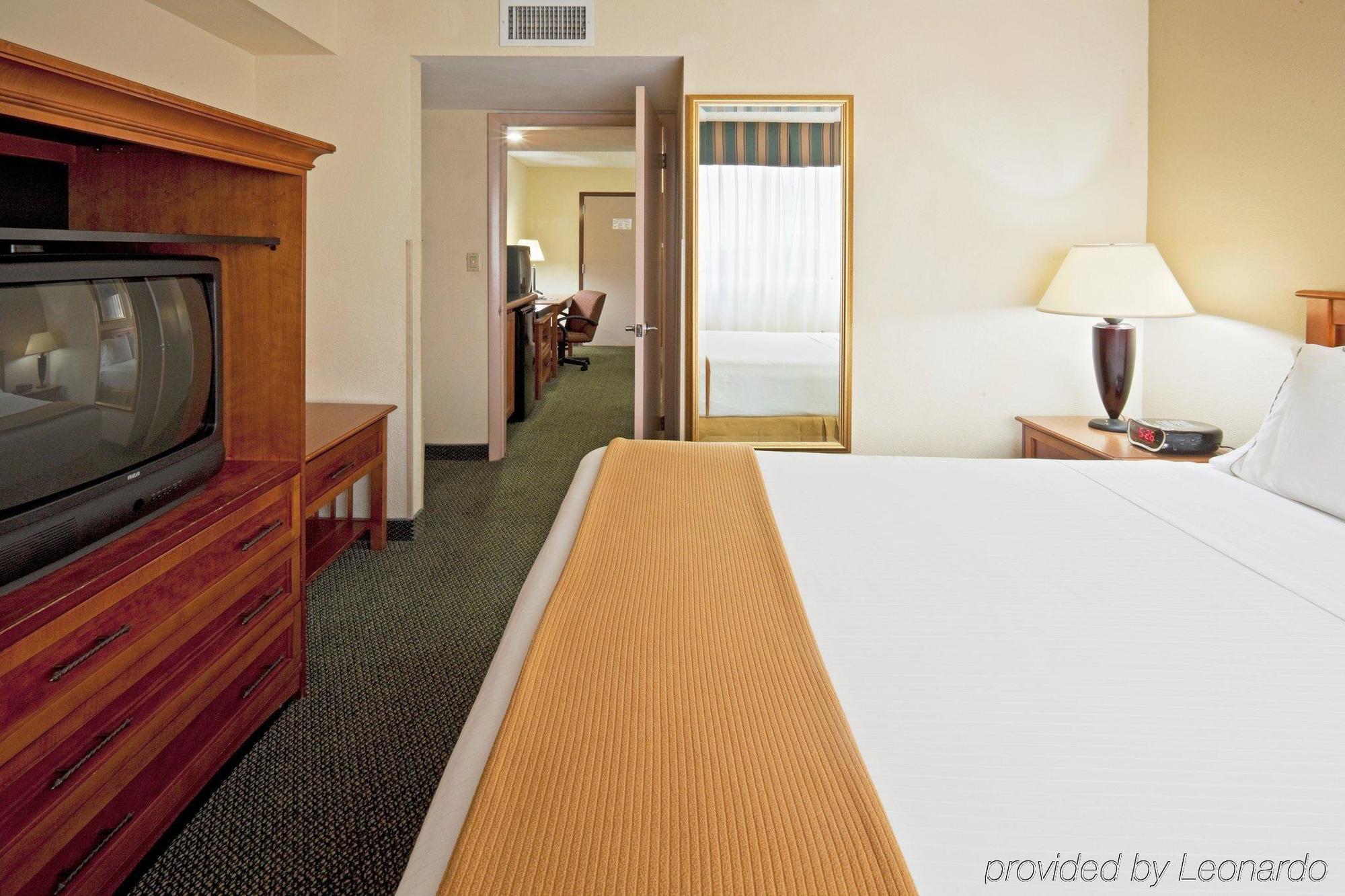 Holiday Inn Express Hotel & Suites Miami - Hialeah By Ihg Ngoại thất bức ảnh