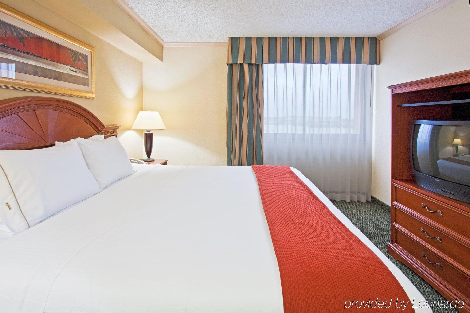 Holiday Inn Express Hotel & Suites Miami - Hialeah By Ihg Ngoại thất bức ảnh