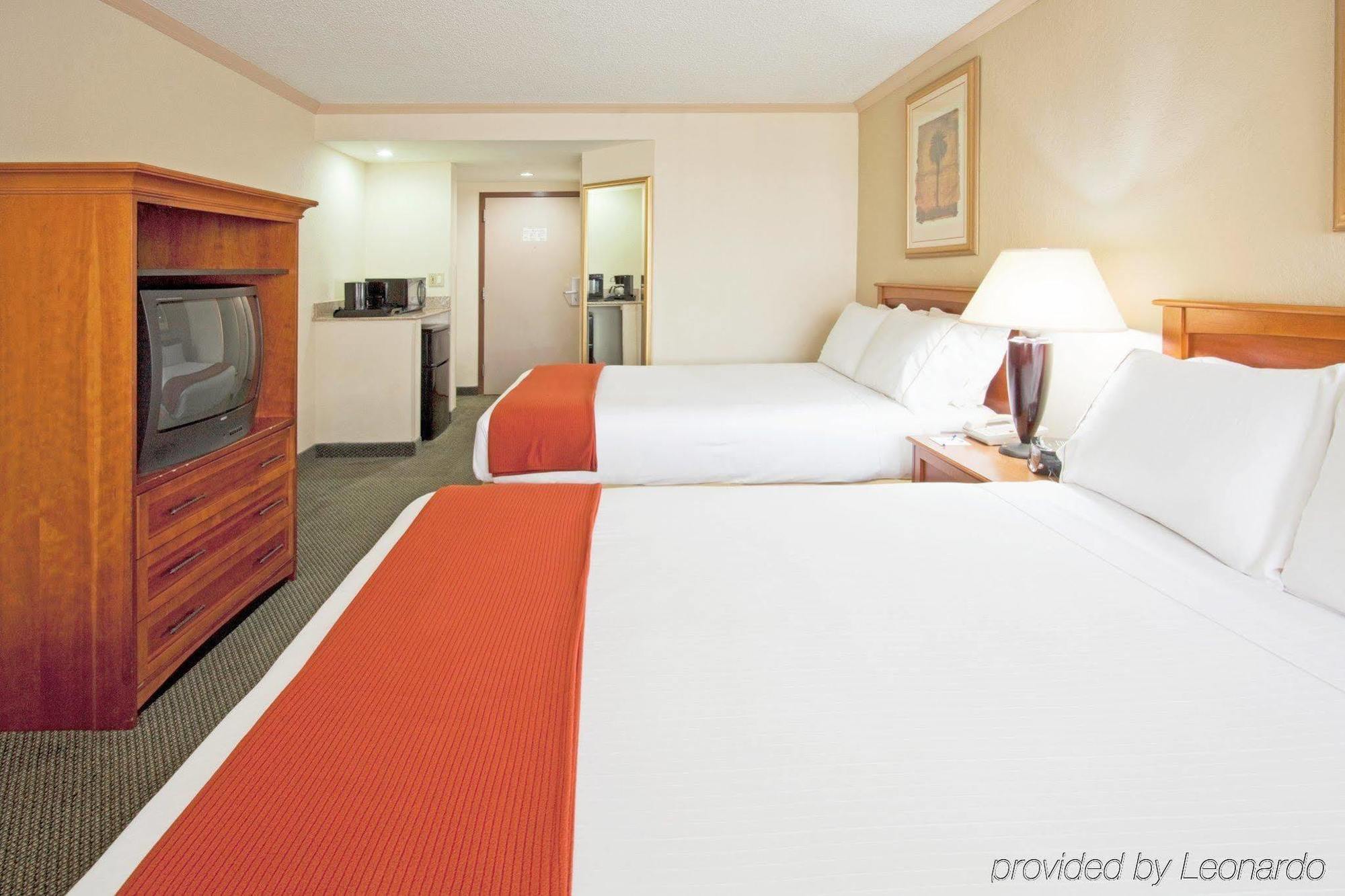Holiday Inn Express Hotel & Suites Miami - Hialeah By Ihg Ngoại thất bức ảnh