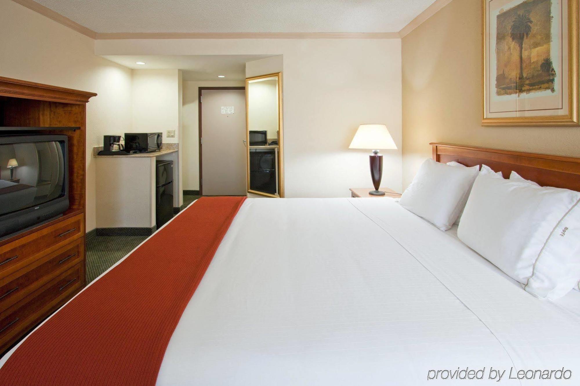 Holiday Inn Express Hotel & Suites Miami - Hialeah By Ihg Ngoại thất bức ảnh