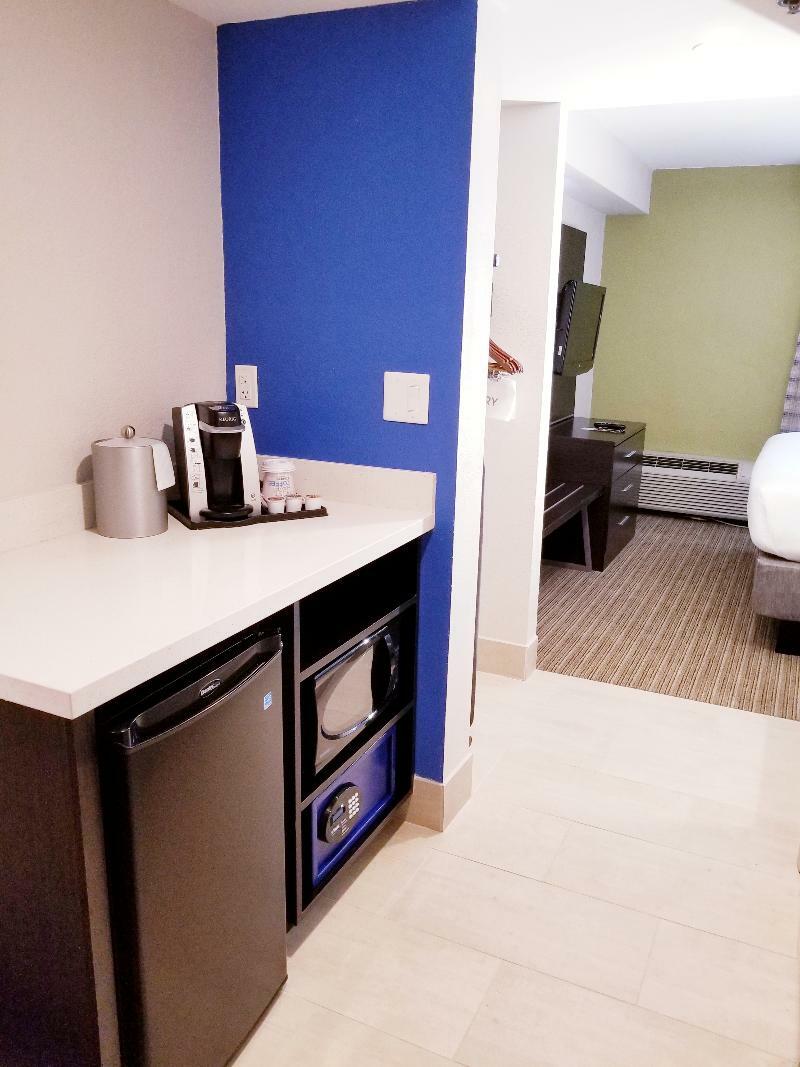 Holiday Inn Express Hotel & Suites Miami - Hialeah By Ihg Ngoại thất bức ảnh
